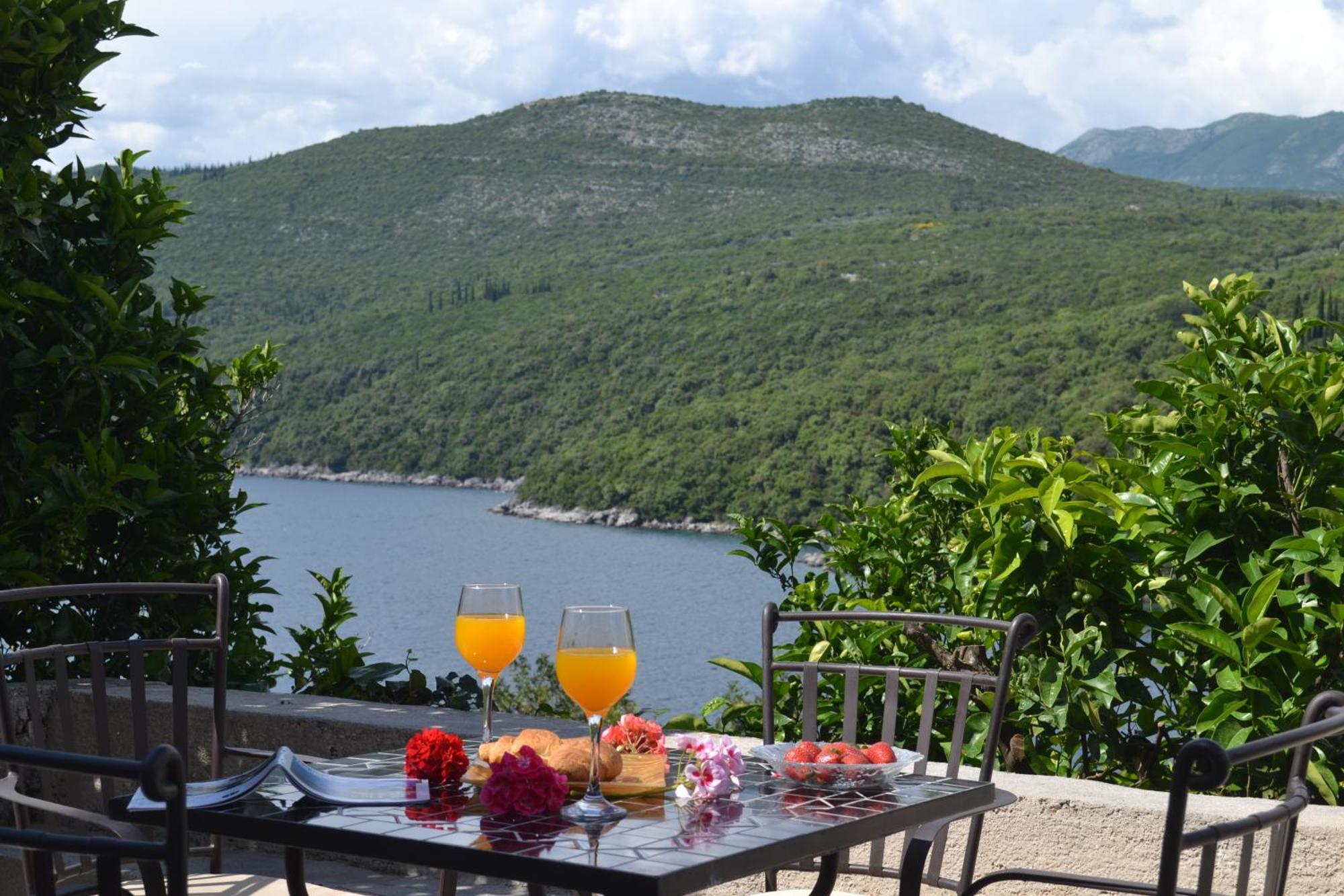 Apartment Mistral - Cosy Apartment With Sea View Molunat Luaran gambar
