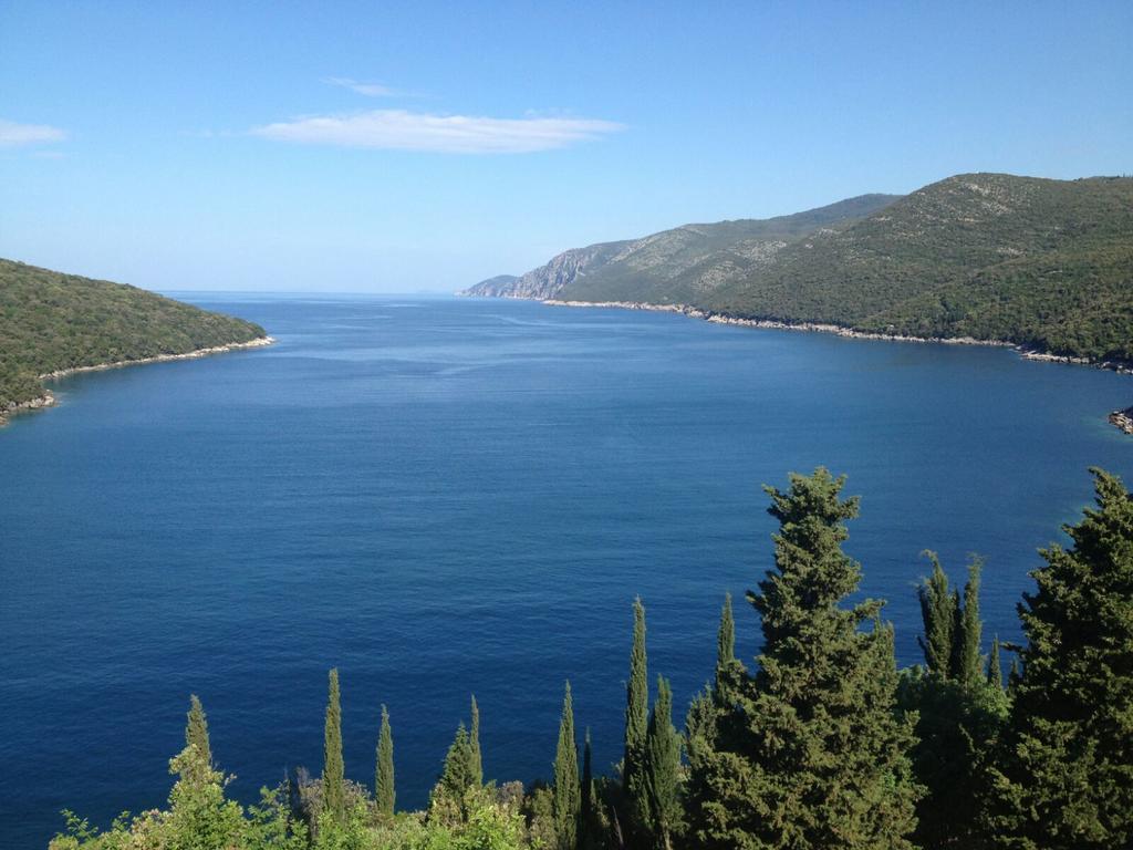 Apartment Mistral - Cosy Apartment With Sea View Molunat Luaran gambar