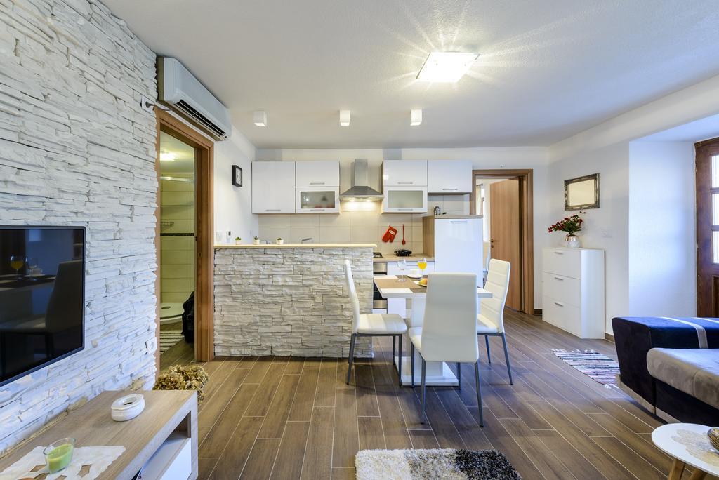 Apartment Mistral - Cosy Apartment With Sea View Molunat Luaran gambar
